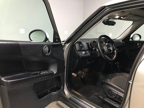 Used 2018 MINI Cooper Countryman FWD image 9