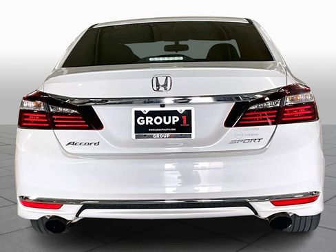 Used 2017 Honda Accord Sport image 4