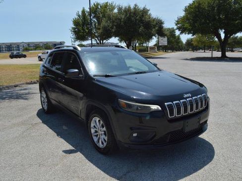 Used 2019 Jeep Cherokee Latitude w/ Popular Appearance Group FWD image 2