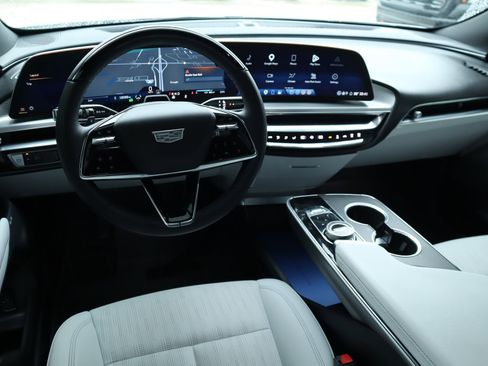 Used 2024 Cadillac Lyriq Luxury RWD image 2