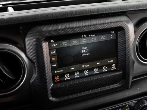 Used 2021 Jeep Gladiator Sport AWD/4WD image 6