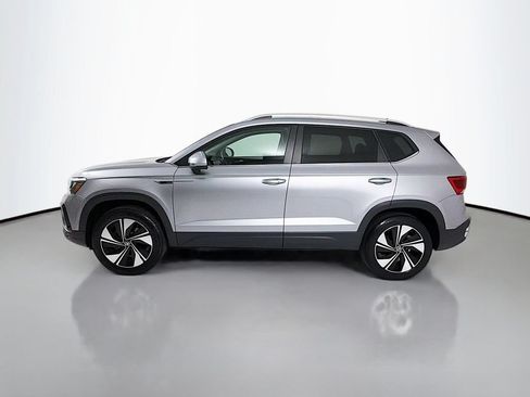 Used 2023 Volkswagen Taos SE w/ Panoramic Sunroof Package AWD/4WD image 4