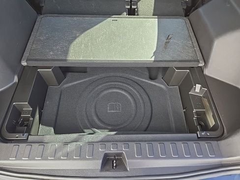 Used 2024 GMC Terrain SLE image 35