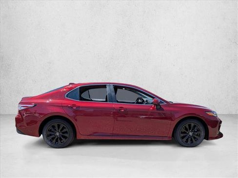 Used 2019 Toyota Camry LE image 4