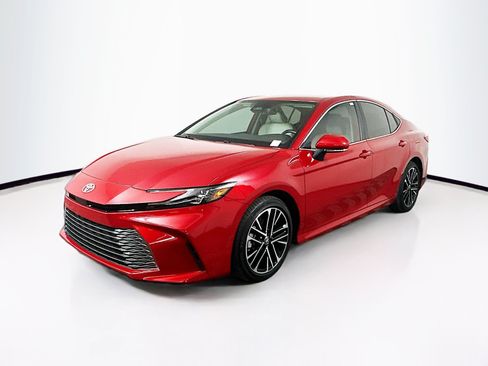 Used 2025 Toyota Camry XLE FWD image 3