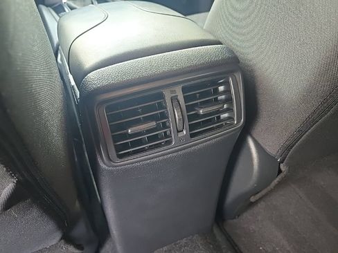 Used 2018 Nissan Rogue SV w/ Premium Package FWD image 30