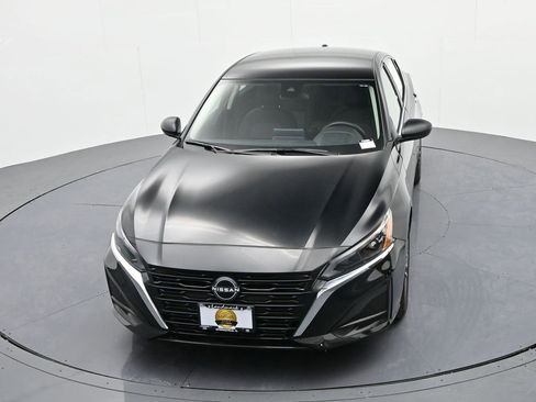 Used 2025 Nissan Altima 2.5 SV image 18