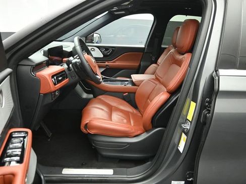 Used 2025 Lincoln Aviator Reserve w/ Equipment Group 201A image 10