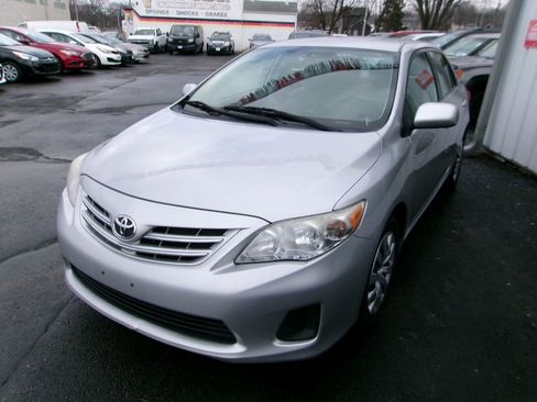 Used 2013 Toyota Corolla LE image 3