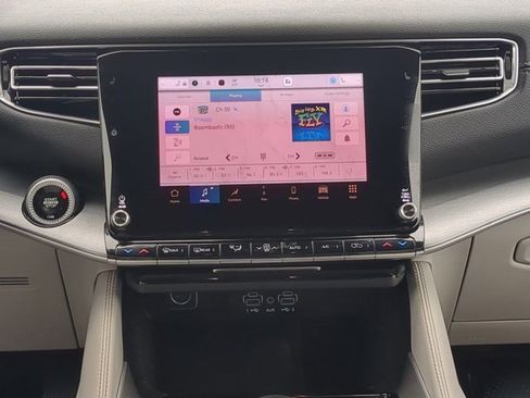 Used 2025 Jeep Wagoneer Series III w/ Premium Group I image 18