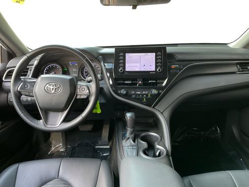 Used 2024 Toyota Camry SE image 11