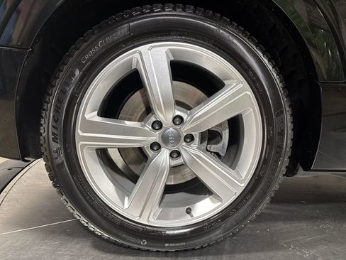 Used 2019 Audi e-tron Premium Plus image 13