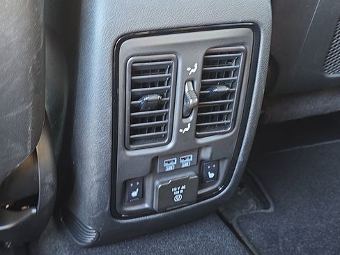 Used 2024 Dodge Durango GT image 11