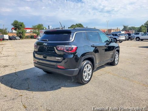 Used 2024 Jeep Compass Latitude AWD/4WD image 13