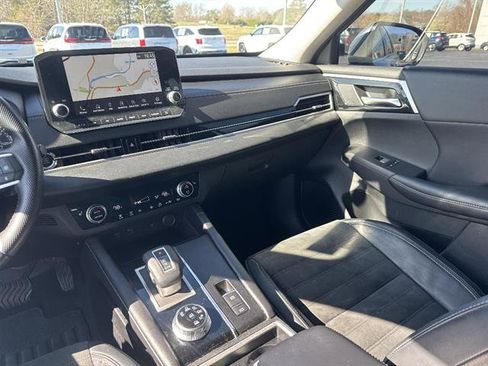 Used 2022 Mitsubishi Outlander SE image 12