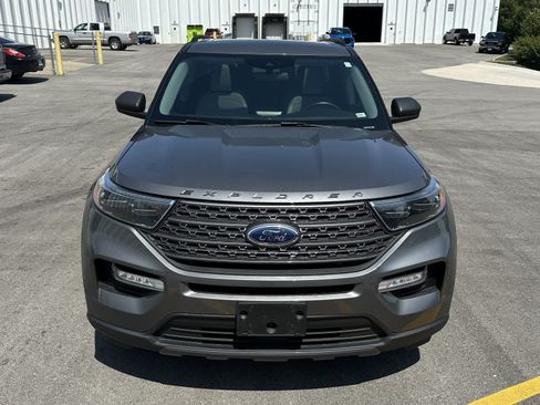 Used 2021 Ford Explorer XLT w/ Equipment Group 202A AWD/4WD image 3