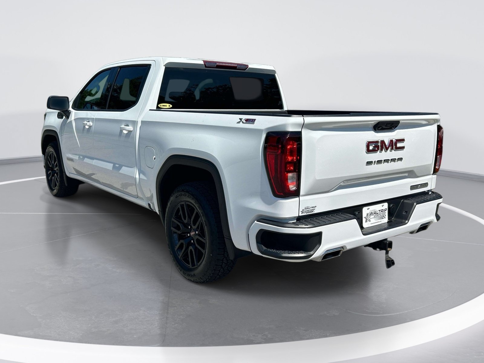 Used 2023 GMC Sierra 1500 Elevation w/ X31 Off-Road Package AWD/4WD image 7