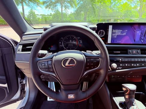 Certified 2023 Lexus ES 350 F Sport w/ Accessory Package (Z2) FWD image 17