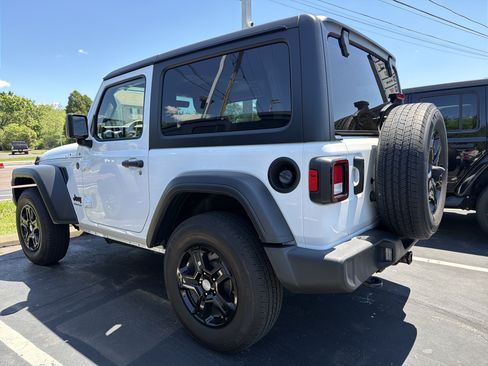 Used 2022 Jeep Wrangler Sport AWD/4WD image 5