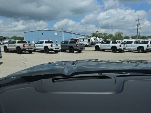 New 2026 GMC Sierra 2500 Denali w/ Denali Reserve Package AWD/4WD image 22