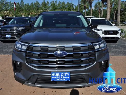 New 2026 Ford Explorer Active w/ Active Comfort Package RWD image 8