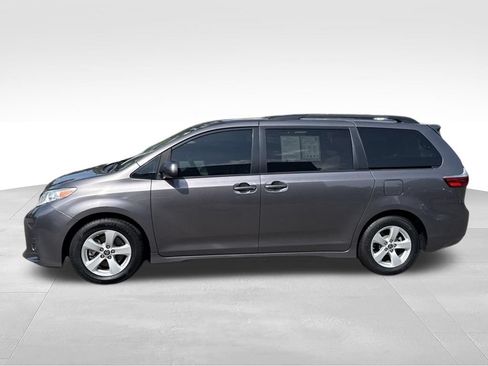 Used 2020 Toyota Sienna LE FWD image 4