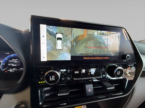Used 2023 Toyota Highlander Limited FWD image 28