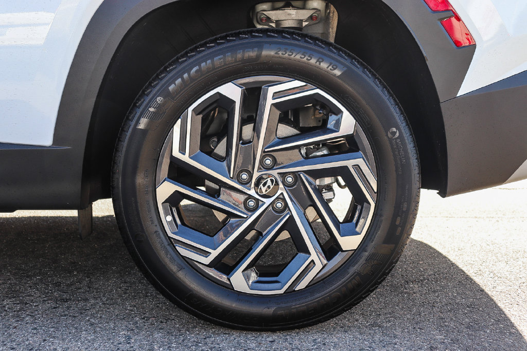Certified 2025 Hyundai Tucson Limited AWD/4WD image 10