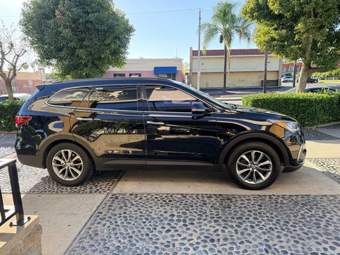Used 2017 Hyundai Santa Fe Limited w/ Cargo Package image 4