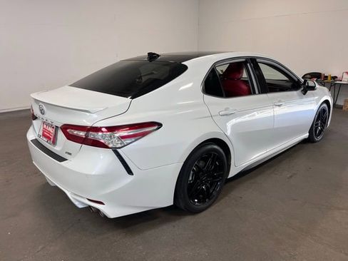 Used 2019 Toyota Camry XSE image 3