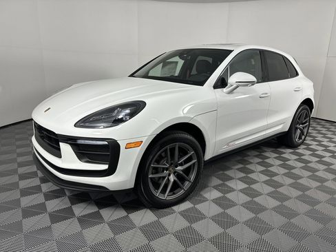 Certified 2025 Porsche Macan image 1