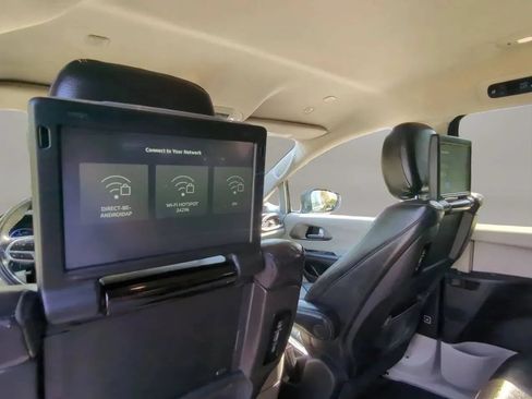 Used 2022 Chrysler Pacifica Touring-L w/ Uconnect Theater Family Group FWD image 22