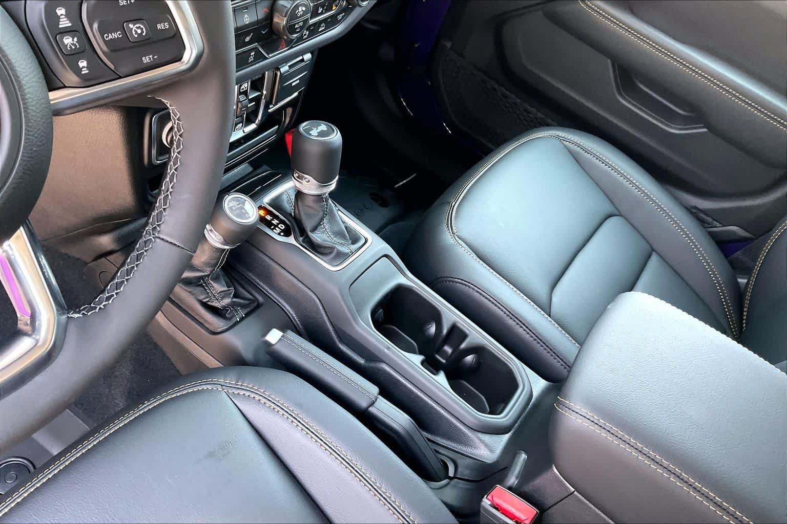 New 2026 Jeep Wrangler Unlimited Sahara AWD/4WD image 7