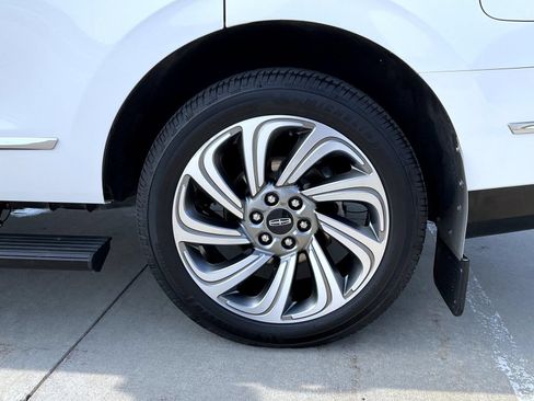 Certified 2023 Lincoln Navigator Reserve AWD/4WD image 24