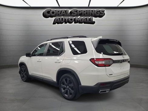 Certified 2025 Honda Pilot Sport image 4
