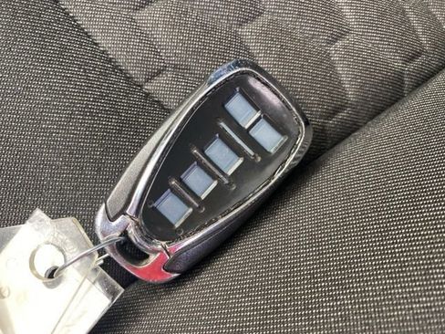 Used 2019 Chevrolet Equinox LT w/ Sun & Navigation Package FWD image 29