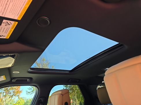 New 2026 Land Rover Discovery Dynamic SE image 29