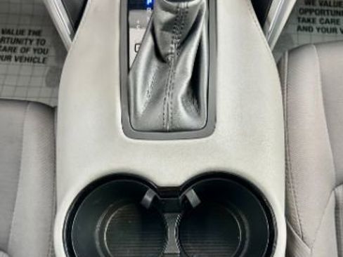 Used 2021 Toyota Venza LE image 15