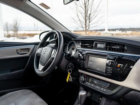 Used 2016 Toyota Corolla LE image 11