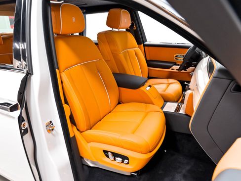 Used 2022 Rolls-Royce Phantom Sedan w/ The Phantom Package RWD image 27
