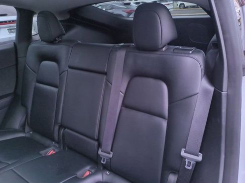 Used 2022 Tesla Model Y Long Range image 31