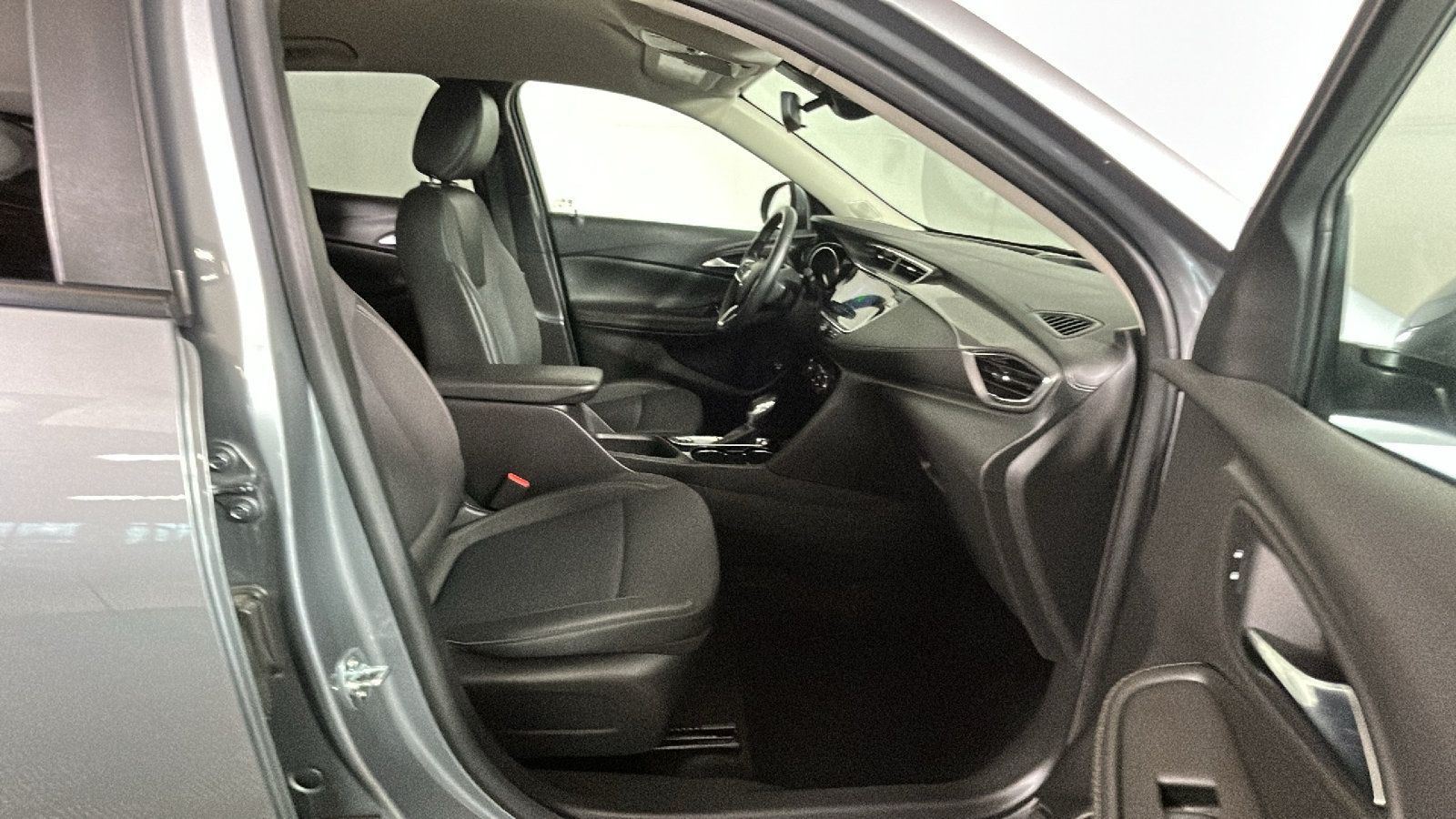 Used 2023 Buick Encore GX Select w/ Sport Touring Package FWD image 36