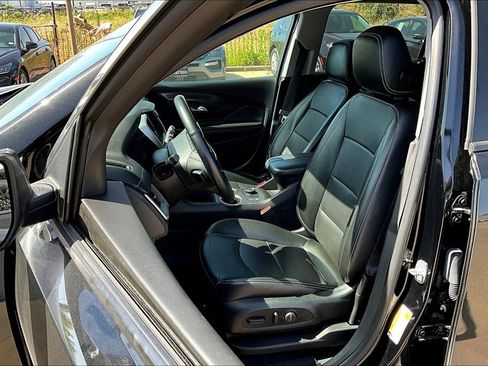 Used 2023 GMC Terrain SLT image 31