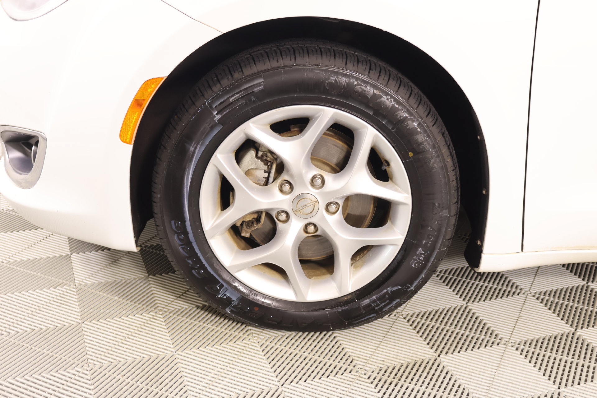 Used 2018 Chrysler Pacifica Touring Plus w/ Tire & Wheel Group FWD image 17