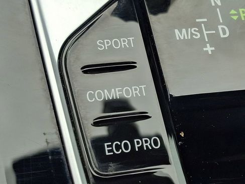 Used 2021 BMW X5 M50i w/ Executive Package image 25