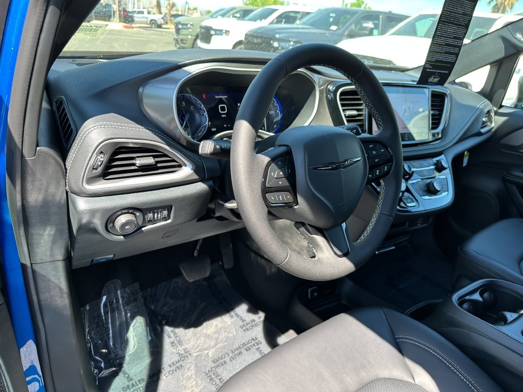 New 2026 Chrysler Pacifica Select w/ S Appearance Package FWD image 19