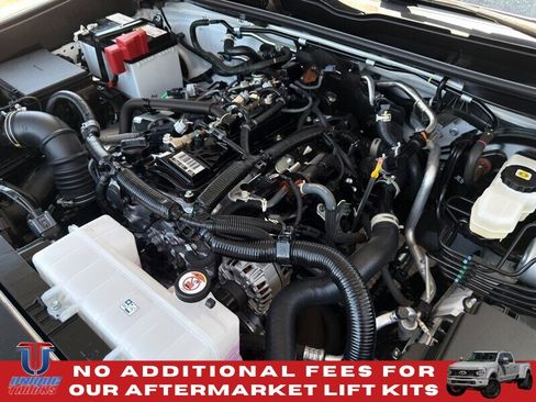 Used 2025 Toyota 4Runner SR5 AWD/4WD image 17
