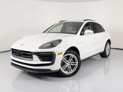 Certified 2026 Porsche Macan AWD/4WD image 1