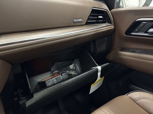 New 2026 Chevrolet Suburban High Country AWD/4WD image 26