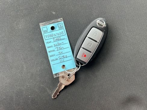 Used 2022 Nissan Titan SV image 45